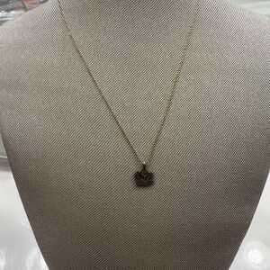 Elegant Gold Pendant Necklace